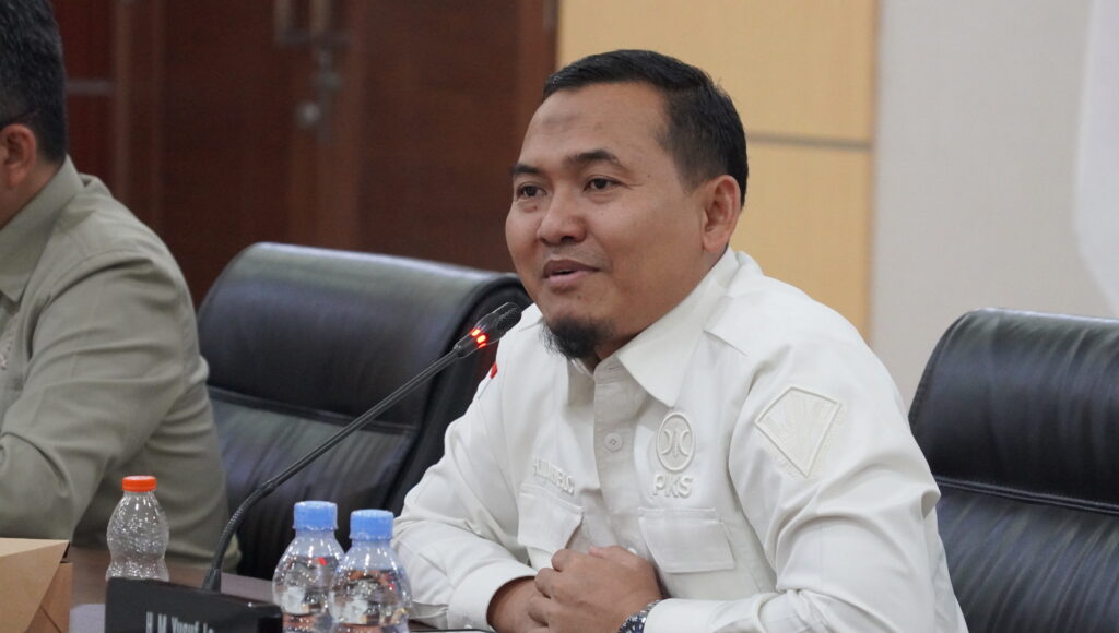 Wakil Ketua DPRD Kota Tangerang Selatan, H.M. Yusuf, Lc, mendesak Pemerintah Kota (Pemkot) Tangsel untuk segera mengambil langkah strategis, termasuk menempuh jalur hukum, guna menyelesaikan persoalan pengelolaan Pasar Ciputat yang telah berlarut-larut.