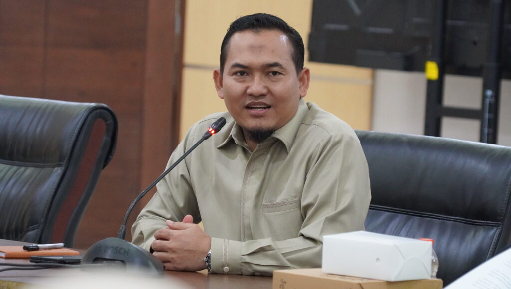 Wakil Ketua DPRD Kota Tangsel, H.M. Yusuf, Lc, menggelar Rapat Dengar Pendapat (RDP) bersama Dewan Pimpinan Daerah (DPD) Persatuan Guru Madrasah Indonesia (PGMI) Kota Tangsel dan Kelompok Kerja Madrasah (KKM) MTsN 1 Kota Tangsel.