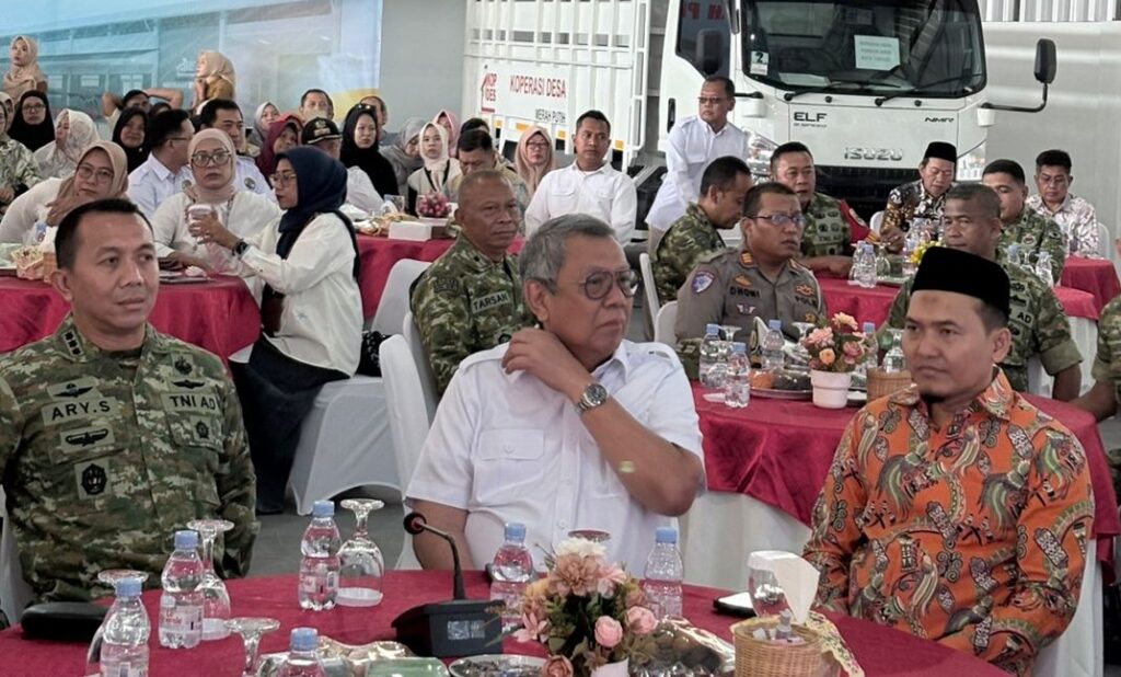 Wakil Ketua Dewan Perwakilan Rakyat Daerah (DPRD) Kota Tangerang Selatan (Tangsel), H.M. Yusuf, Lc., menghadiri peluncuran serentak 1.061 Koperasi Desa Kelurahan Merah Putih se-Indonesia.