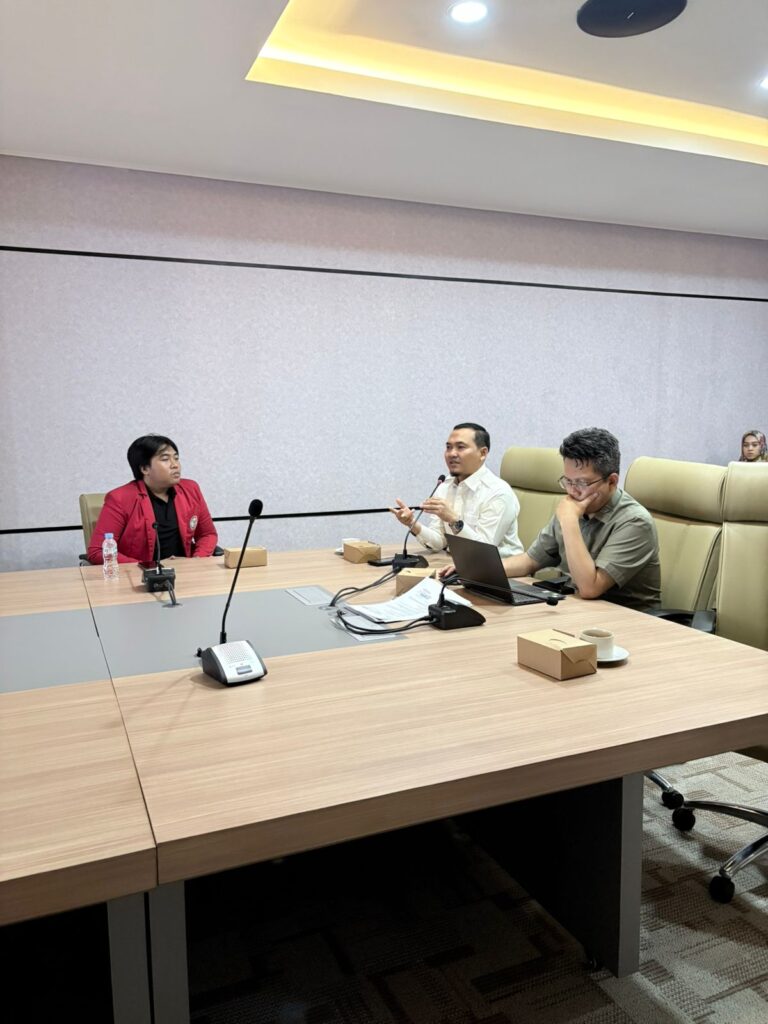 Dewan Perwakilan Rakyat Daerah (DPRD) Kota Tangerang Selatan (Tangsel) menerima kunjungan audiensi mahasiswa Universitas Pembangunan Jaya (UPJ) di Ruang Rapat Komisi II, Selasa (19/5/2026).
