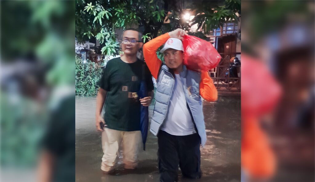 Banjir Pondok Aren Parah, Wakil Ketua DPRD Tangsel M. Yusuf Turun Langsung Bantu Warga yang Terdampak