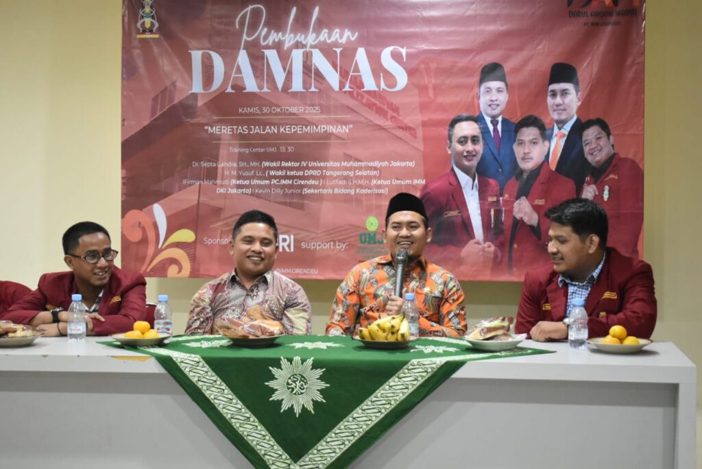 Wakil Ketua DPRD Kota Tangerang Selatan, H.M. Yusuf, Lc, hadir memberikan sambutan dalam kegiatan Darul Arqam Madya Nasional (Damnas) yang digelar IMM Cireundeu di Training Center UMJ, Kamis (30/10).