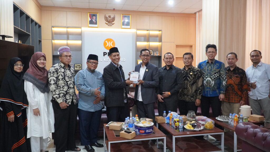 Wakil Ketua DPRD Kota Tangerang Selatan (Tangsel), H.M. Yusuf, Lc, menyatakan dukungannya terhadap inisiatif pengembangan "Kampung BAIQ" (Bahasa Arab, Inggris, dan Al-Quran). Inisiatif ini dinilai selaras dengan visi kota dalam mewujudkan masyarakat yang Cerdas, Modern, dan Religius.