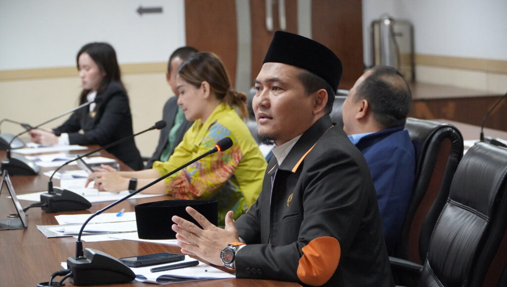 TANGSEL – Wakil Ketua DPRD Kota Tangerang Selatan (Tangsel), H.M. Yusuf, Lc mendesak Pemerintah Kota Tangsel segera mencairkan gaji 1.885 tenaga honorer yang tertunggak sejak Januari 2026.