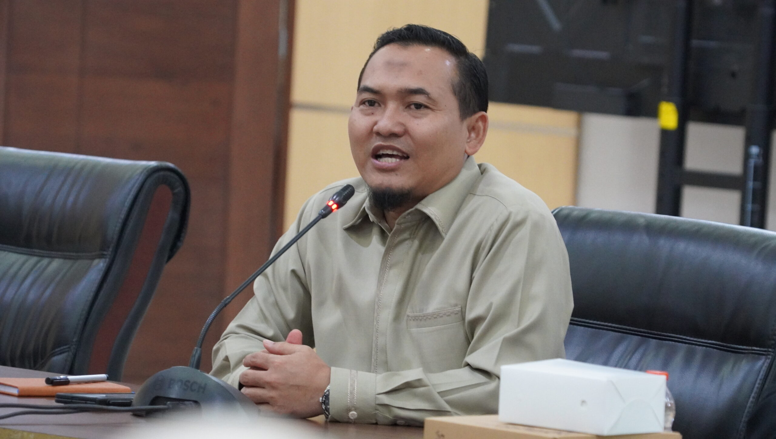 Wakil Ketua Dewan Perwakilan Rakyat Daerah (DPRD) Kota Tangerang Selatan (Tangsel), H.M. Yusuf, Lc., mendesak Pemerintah Kota Tangsel segera memvalidasi data penerima bantuan sosial (bansos).
